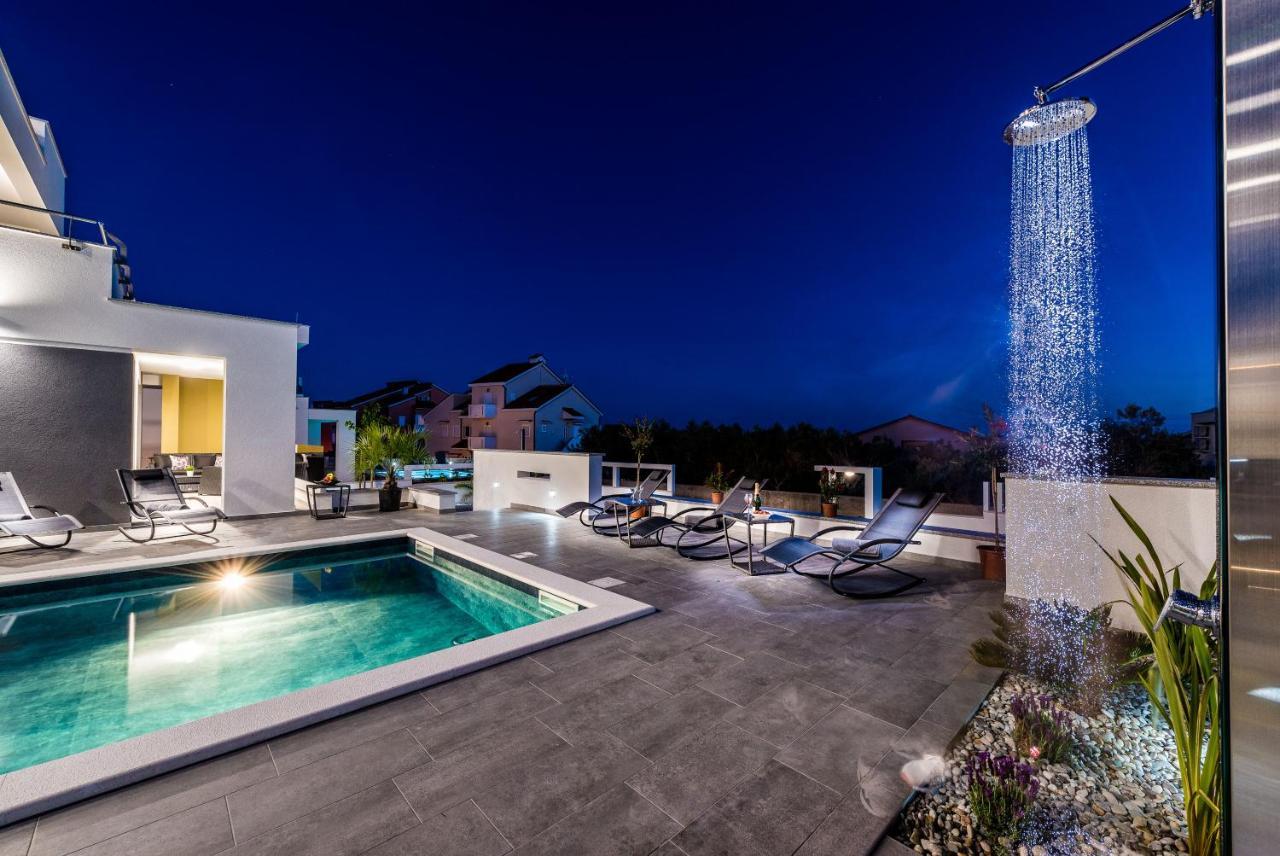 Villa Magnifica Apartments With Pool 诺瓦利娅 外观 照片