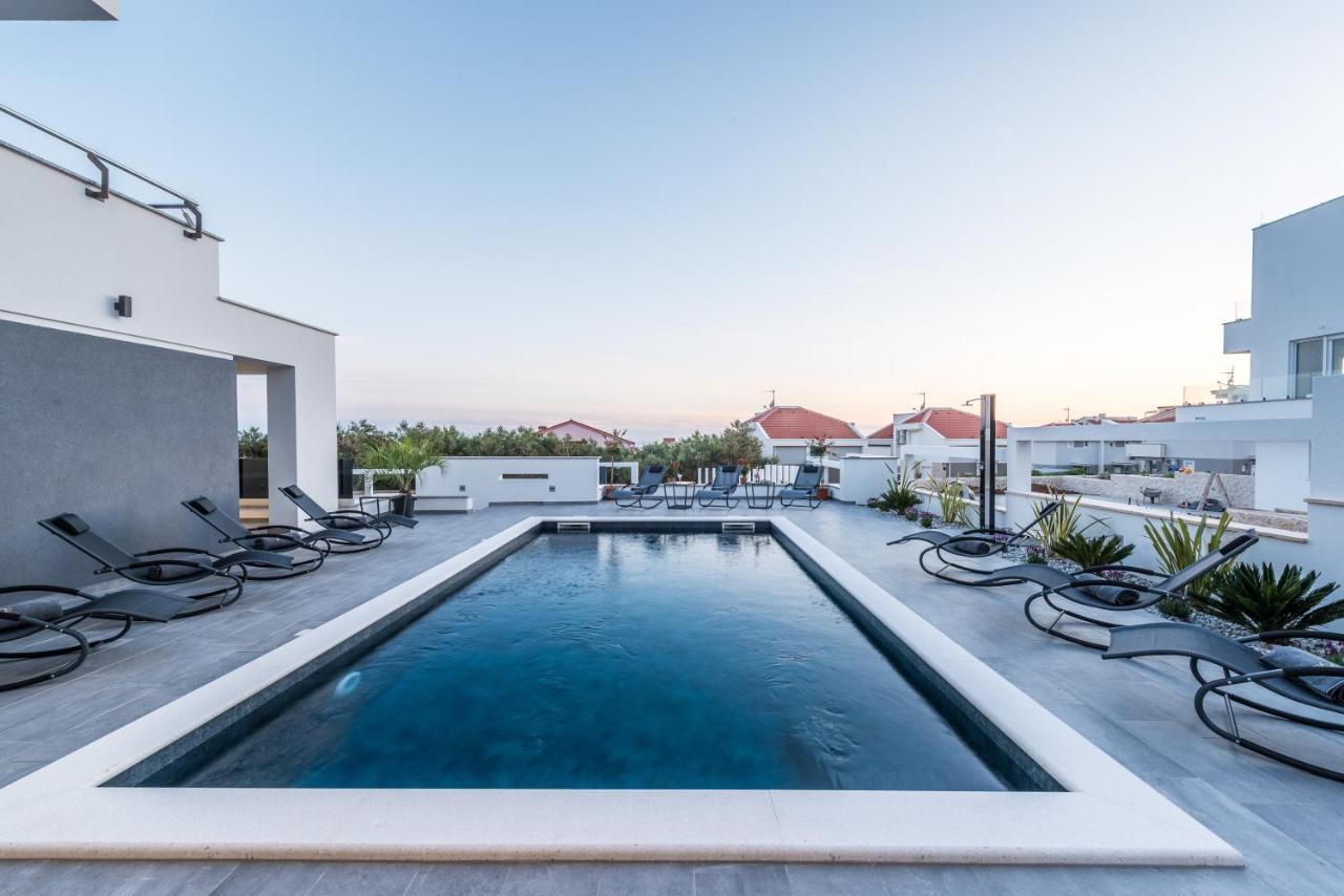 Villa Magnifica Apartments With Pool 诺瓦利娅 外观 照片