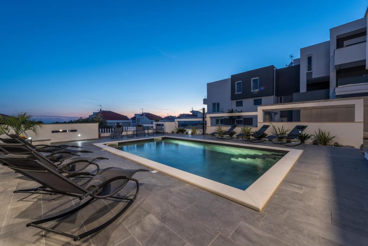 Villa Magnifica Apartments With Pool 诺瓦利娅 外观 照片