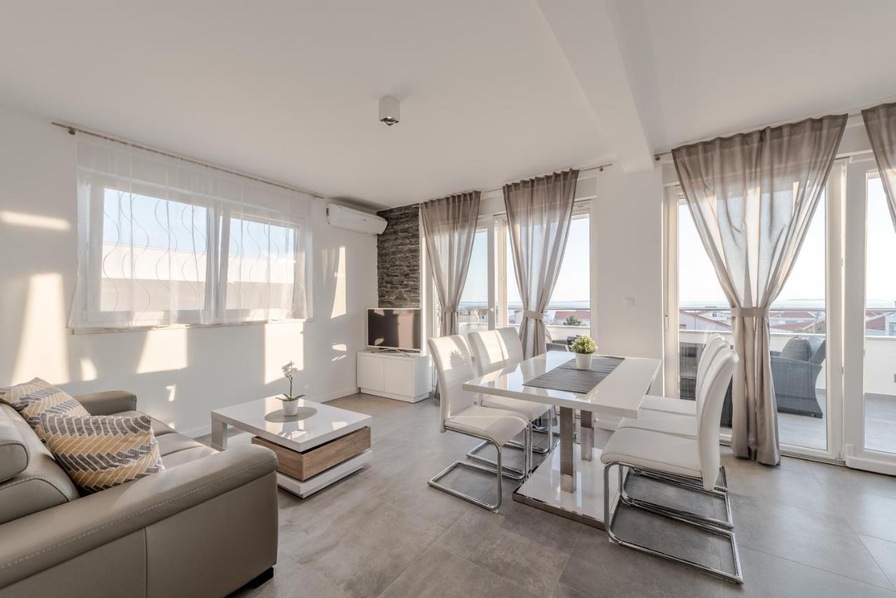 Villa Magnifica Apartments With Pool 诺瓦利娅 外观 照片